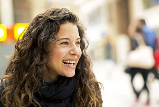 हंसते नहीं हैं तो आज से ही शुरू कर दें, होते हैं कई फायदे