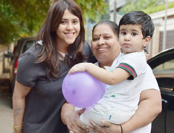 बर्थडे पार्टी में शाहिद की बेटी ने किया मम्मी को पेंट, देखें PHOTOS