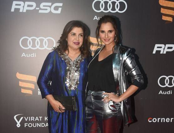 जब हाथों में हाथ डाले नजर आए विराट-अनुष्का, देखें PHOTOS