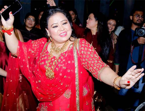 चूड़ा सेरेमनी में भारती ने जमकर किया भांगड़ा, पहुंचे ये TV स्टार्स