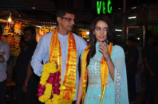 'बप्पा' के दर्शन करने सिद्धिविनायक पहुंचीं मानुषी छिल्लर, PHOTOS