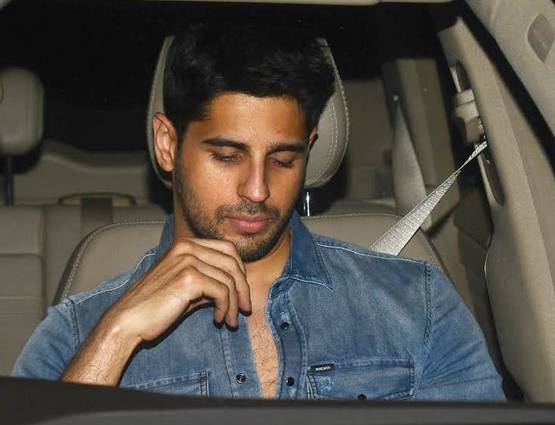 रणवीर नहीं करण के साथ 'इत्तेफाक' की स्क्रीनिंग पर पहुंची दीपिका