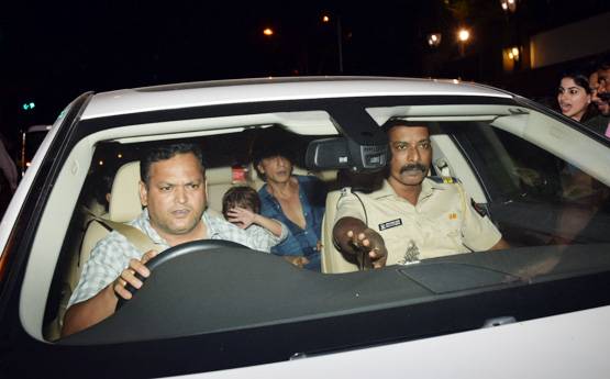 आराध्या की पार्टी में अबराम ने खाया 'बुड्ढी के बाल', देखें PHOTOS