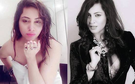 सामने आया अर्शी खान का झूठ, मां ने बताई असली कहानी