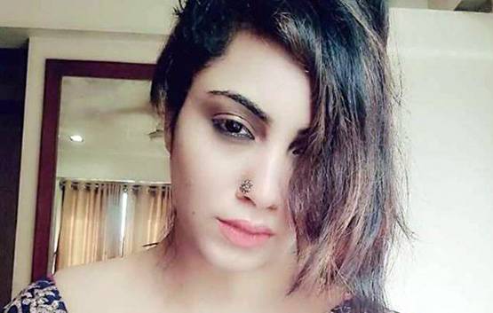 सामने आया अर्शी खान का झूठ, मां ने बताई असली कहानी