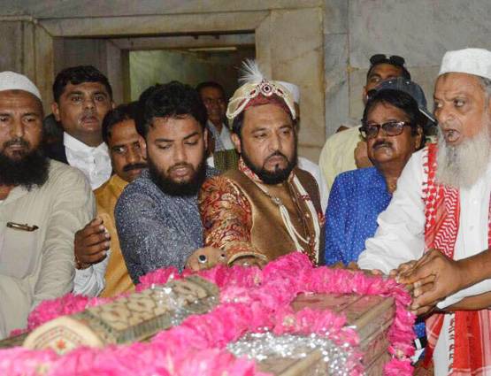 ...अब भी शाही लाइफ जीते हैं मुगल बादशाह अकबर के वंशज