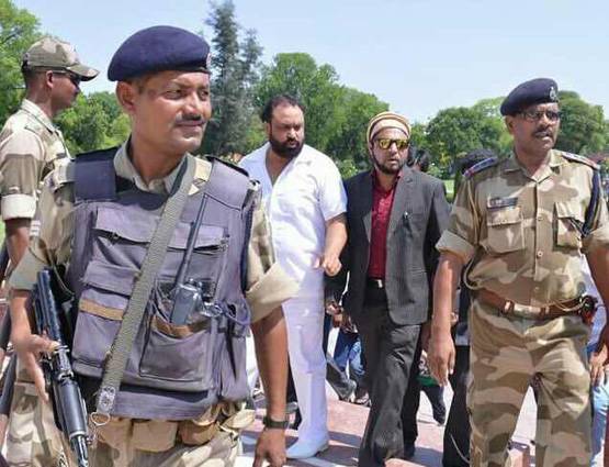 ...अब भी शाही लाइफ जीते हैं मुगल बादशाह अकबर के वंशज