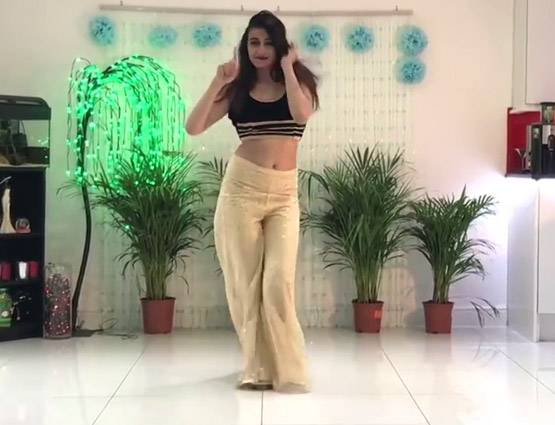 सनी लियोनी के गाने पर इस लड़की ने किया डांस, VIDEO वायरल