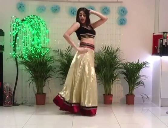 सनी लियोनी के गाने पर इस लड़की ने किया डांस, VIDEO वायरल