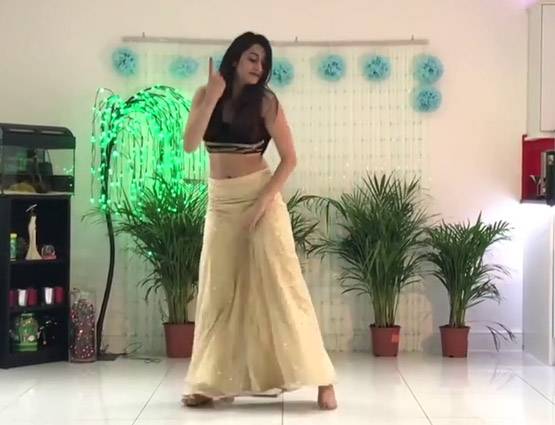 सनी लियोनी के गाने पर इस लड़की ने किया डांस, VIDEO वायरल