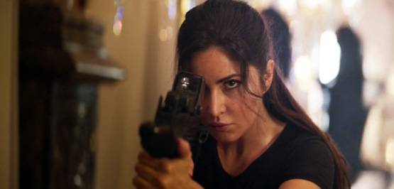 सलमान के फैन्स ने उड़ाया शाहरुख का मजाक, ट्रेंड कर रहा है 'टाइगर'