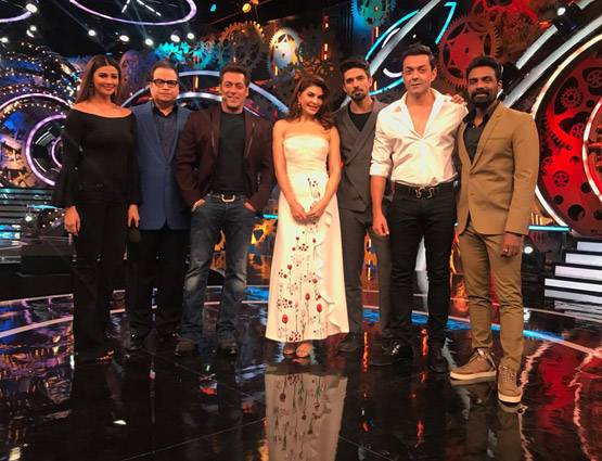 Biggboss11: 'दुनिया हसीनों का मेला' पर बॉबी संग थि‍रके सलमान