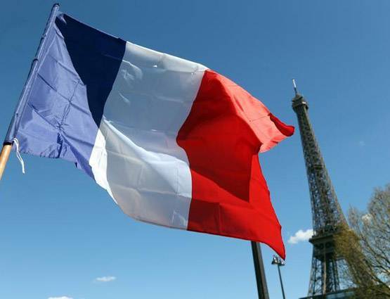 इन 10 देशों में नगदी को नहीं पूछता कोई, सब्जी भी खरीदते हैं मोबाइल से