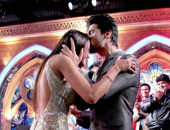 BIGG BOSS: ये कंटेस्टेंट्स भी हुए थे INTIMATE, अंधेरे में करते थे KISS