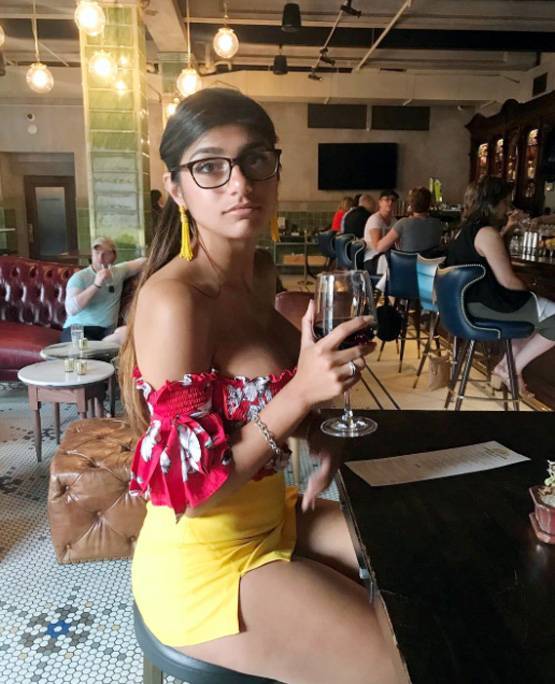 क्या भारत में फिल्मी डेब्यू करेंगी एक्स पोर्न स्टार मिया खलीफा