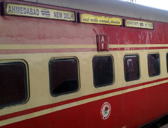 रेलवे ने तय किए बर्थ, जानें किस कोच में किस सीट पर मिलेंगे TTE