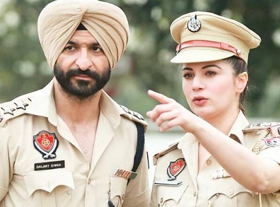 वायरल हो रही महिला ऑफिसर की फोटो, ये है सच्चाई