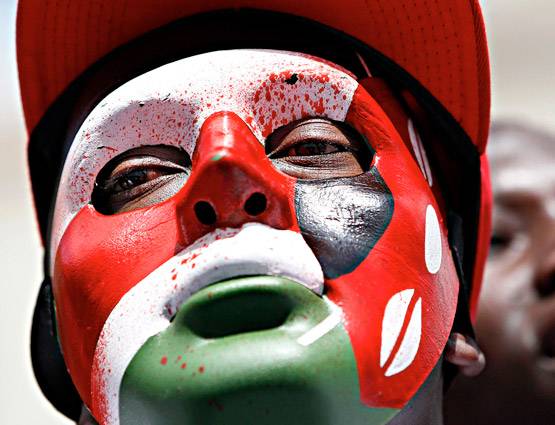 इन 10 देशों में नगदी को नहीं पूछता कोई, सब्जी भी खरीदते हैं मोबाइल से