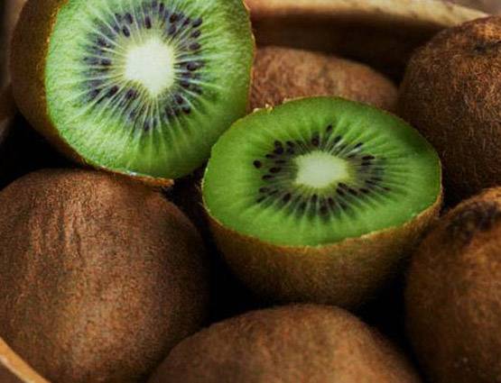खूबसूरत और फिट रहने के लिए रोज खाएं एक कीवी