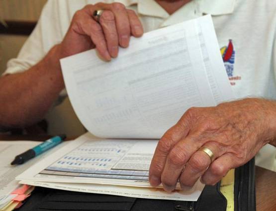 LIC पॉलिसी लेते वक्त ध्यान रखें ये 7 बातें, वरना खा जाएंगे धोखा