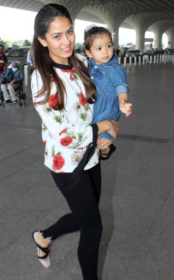 एयरपोर्ट पर शाहिद कपूर की बेटी मीशा ने दिए CUTE पोज, देखें PHOTOS