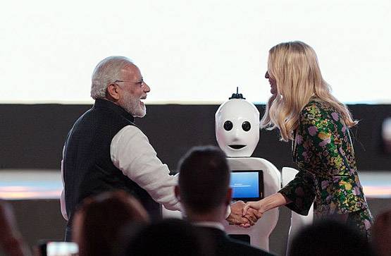 जानें- क्या खास है मित्र रोबोट में, जिसने किया इवांका-मोदी का स्वागत