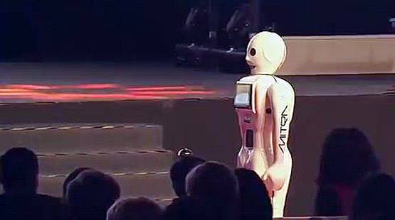 जानें- क्या खास है मित्र रोबोट में, जिसने किया इवांका-मोदी का स्वागत