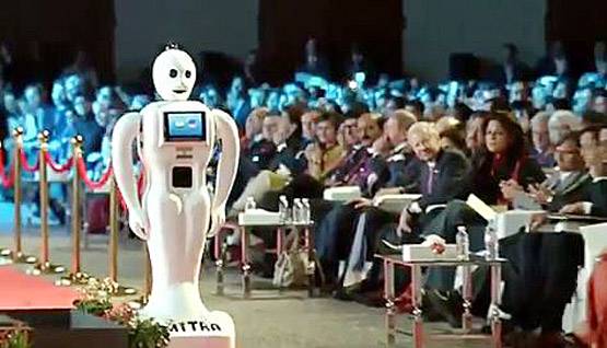 जानें- क्या खास है मित्र रोबोट में, जिसने किया इवांका-मोदी का स्वागत