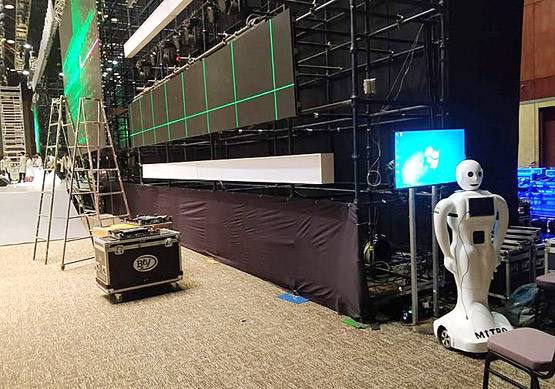 जानें- क्या खास है मित्र रोबोट में, जिसने किया इवांका-मोदी का स्वागत