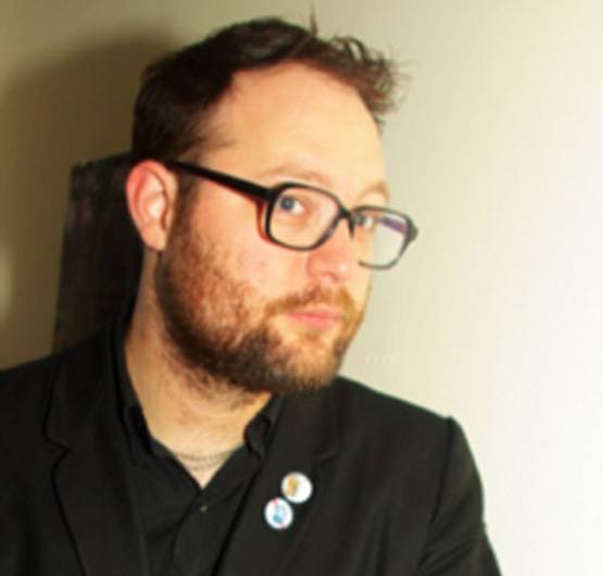 पोर्न स्टार बनाने का झांसा दे घर बुलाकर करता था न्यूड फोटोशूट