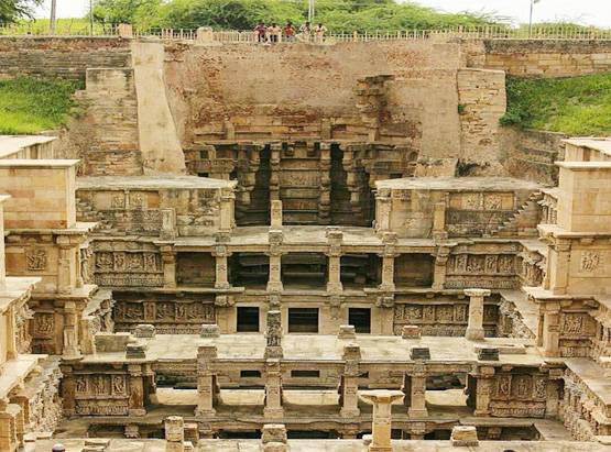 इस बावड़ी से जुड़ी है 30 KM लंबी रहस्यमयी सुरंग, देखने पहुंचे राहुल