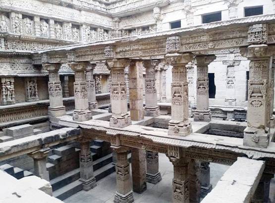 इस बावड़ी से जुड़ी है 30 KM लंबी रहस्यमयी सुरंग, देखने पहुंचे राहुल