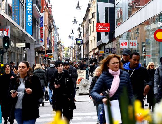 यहां दुकानें नहीं लेतीं कैश, नगदी मांगने पर लोग करते हैं शक