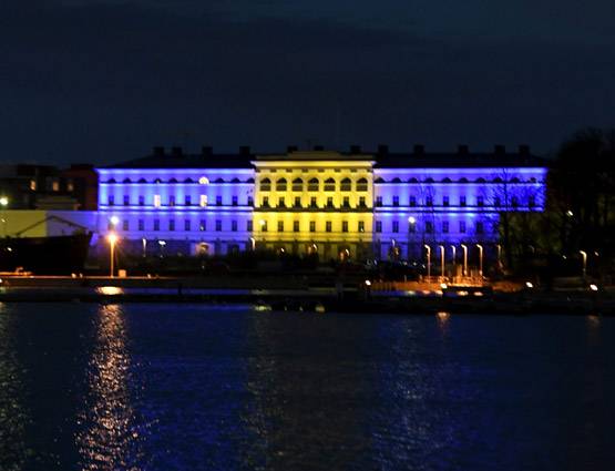 यहां दुकानें नहीं लेतीं कैश, नगदी मांगने पर लोग करते हैं शक