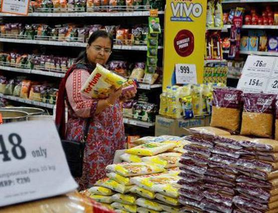 GST के नाम पर कोई वसूले ज्यादा रेट, तो इस नंबर पर करें फोन