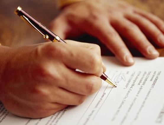 LIC पॉलिसी लेते वक्त ध्यान रखें ये 7 बातें, वरना खा जाएंगे धोखा