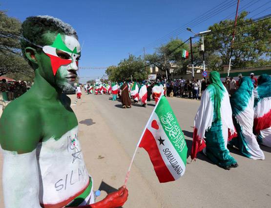 इन 10 देशों में नगदी को नहीं पूछता कोई, सब्जी भी खरीदते हैं मोबाइल से