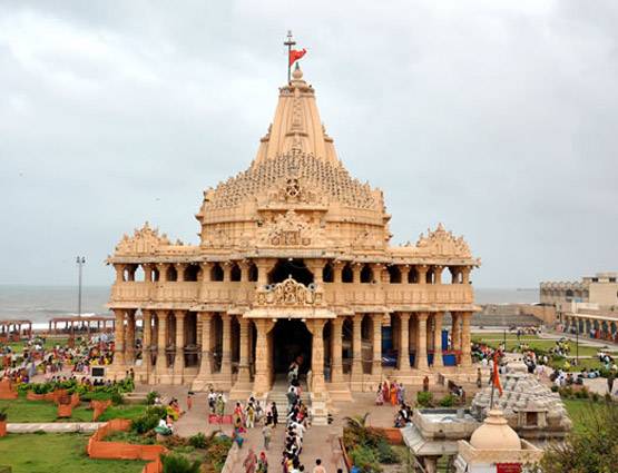 गजनवी के 17 हमले झेलकर भी खड़ा है सोमनाथ मंदिर