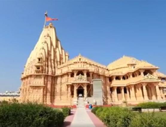 गजनवी के 17 हमले झेलकर भी खड़ा है सोमनाथ मंदिर