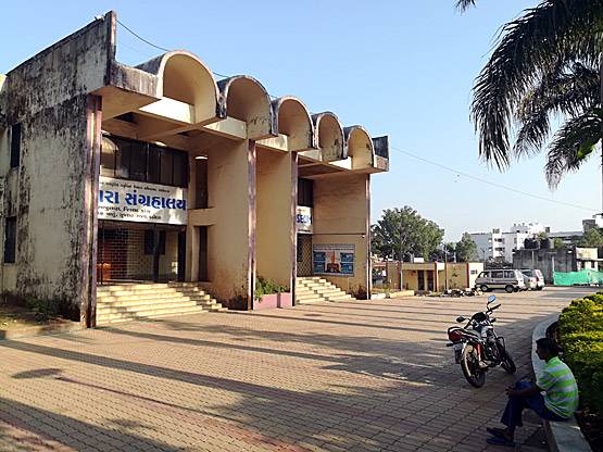 गुजरात में सापुतारा के पास आदिवासी संग्रहालय की देखें PHOTOS