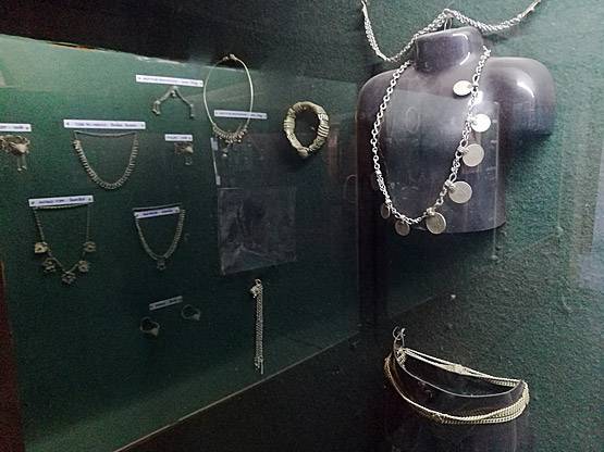 गुजरात में सापुतारा के पास आदिवासी संग्रहालय की देखें PHOTOS