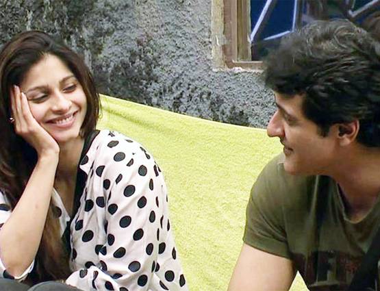 BIGG BOSS: ये कंटेस्टेंट्स भी हुए थे INTIMATE, अंधेरे में करते थे KISS