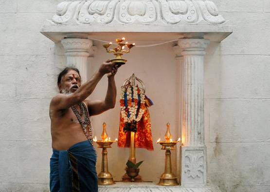 विदेशियों के बीच हिंदू धर्म से जुड़े ये 9 मिथ