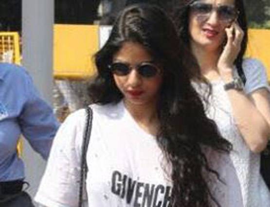 इंटरनेट की नई सनसनी हैं सुहाना खान, पहनती हैं 52 हजार का टीशर्ट