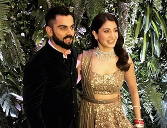 रिसेप्शन पार्टी में विराट-अनुष्का का ऐसा है लुक, देखें हर अंदाज