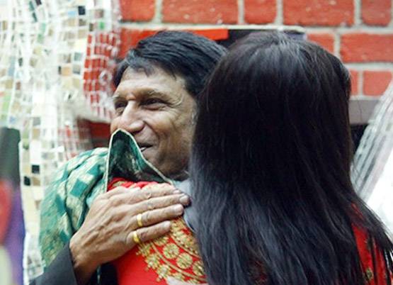 बिग बॉस में हितेन की पत्नी ने हिना खान को जमकर फटकारा