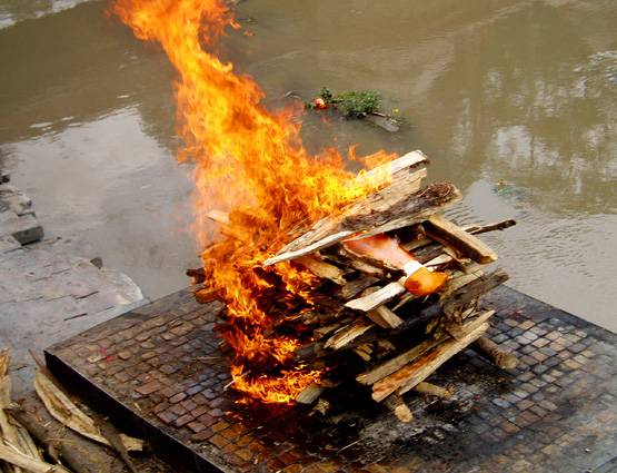 मोदी के मंत्री की हिंदुओं को सलाह, गंगा में ना करें अस्थि विसर्जन