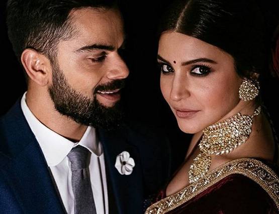 PM मोदी को न्योता देने पहुंचे कोहली, ब्लू सूट में नजर आईं अनुष्का