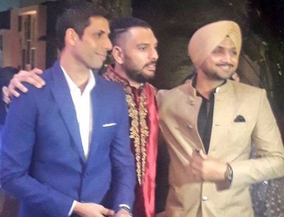 PHOTOS: विराट की पार्टी में दिखा टीम इंडिया का SWAG