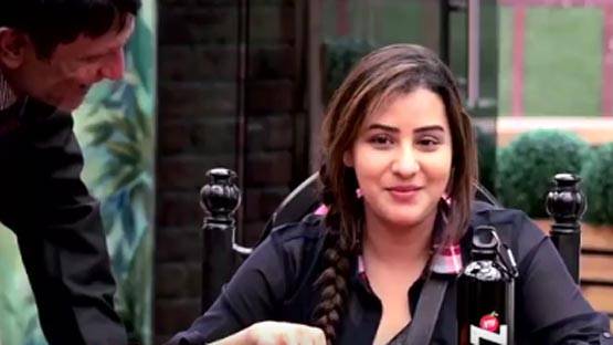 बिग बॉस के घर में अर्शी की तरह दिखा उनके पापा का अंदाज